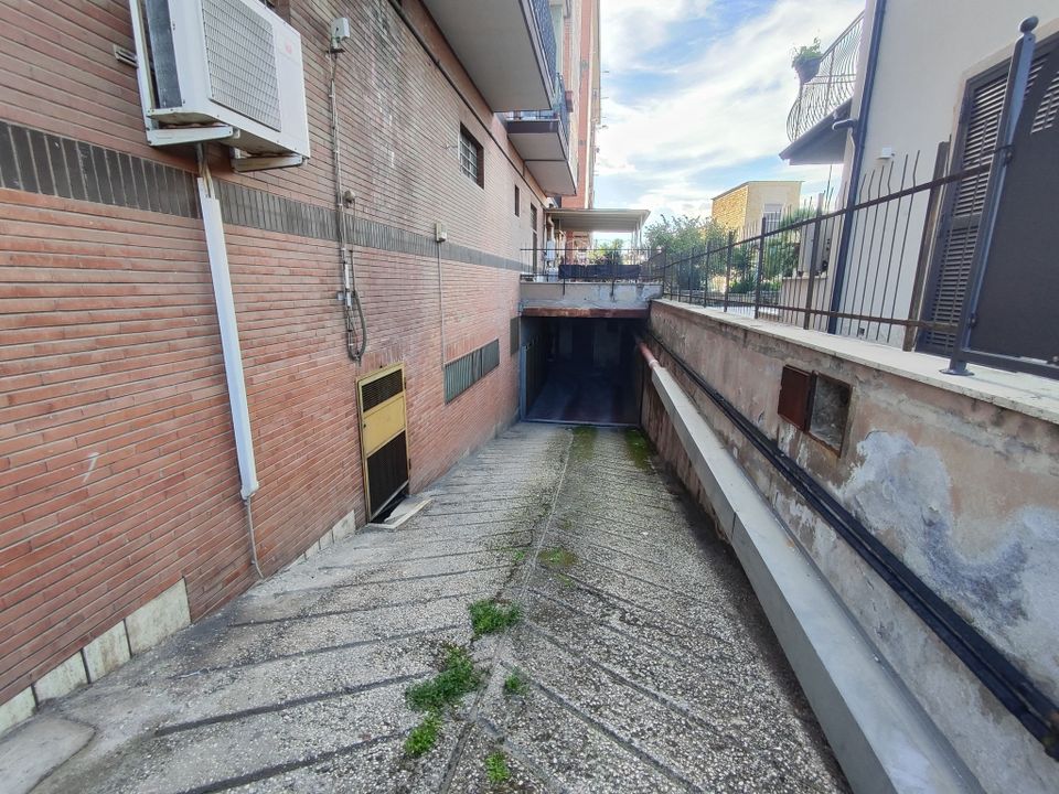 Garasje i Guidonia Montecelio, Rome - bilde 2