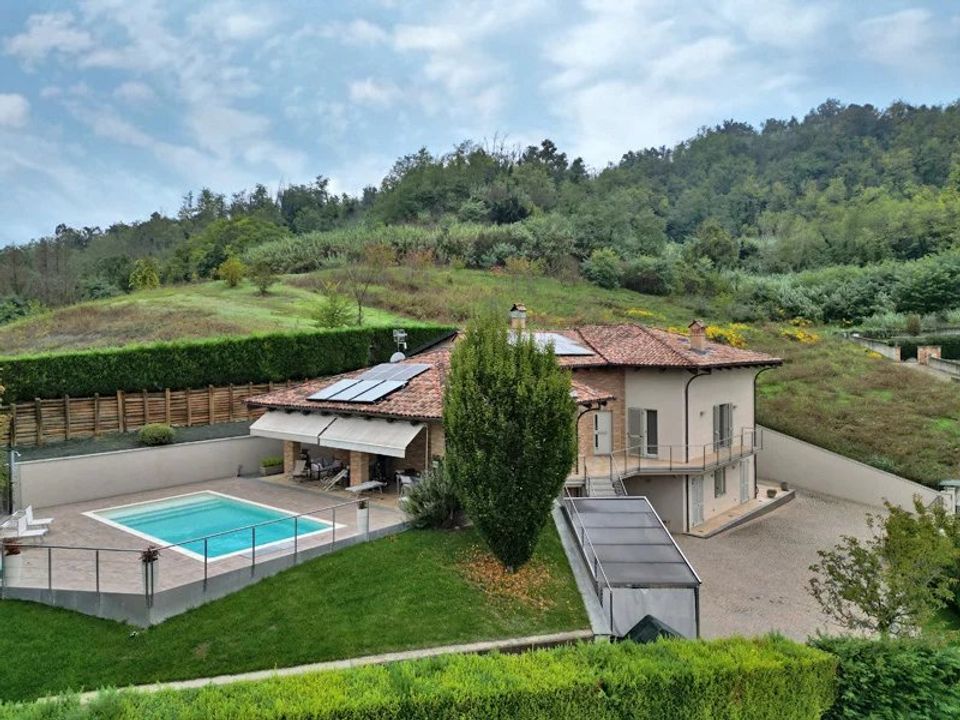 Villa i Corneliano d'Alba, Cuneo - foto 1