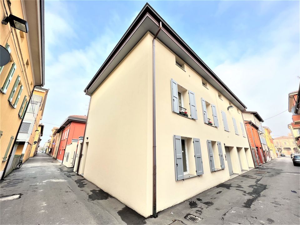 L'establiment comercial a Crevalcore, Bologna - foto 1