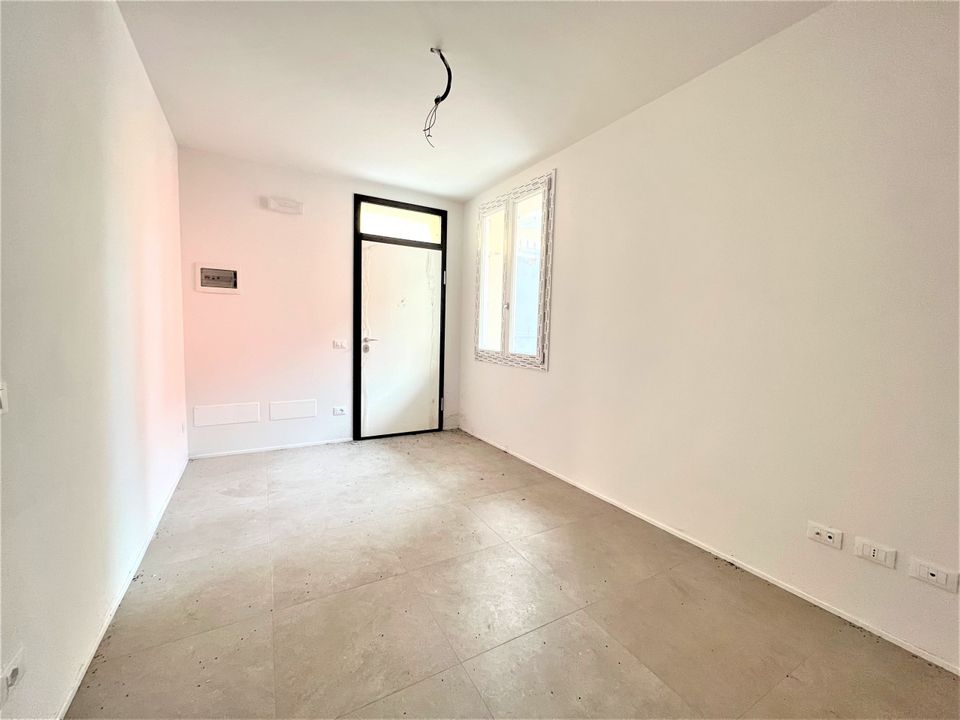L'establiment comercial a Crevalcore, Bologna - foto 4