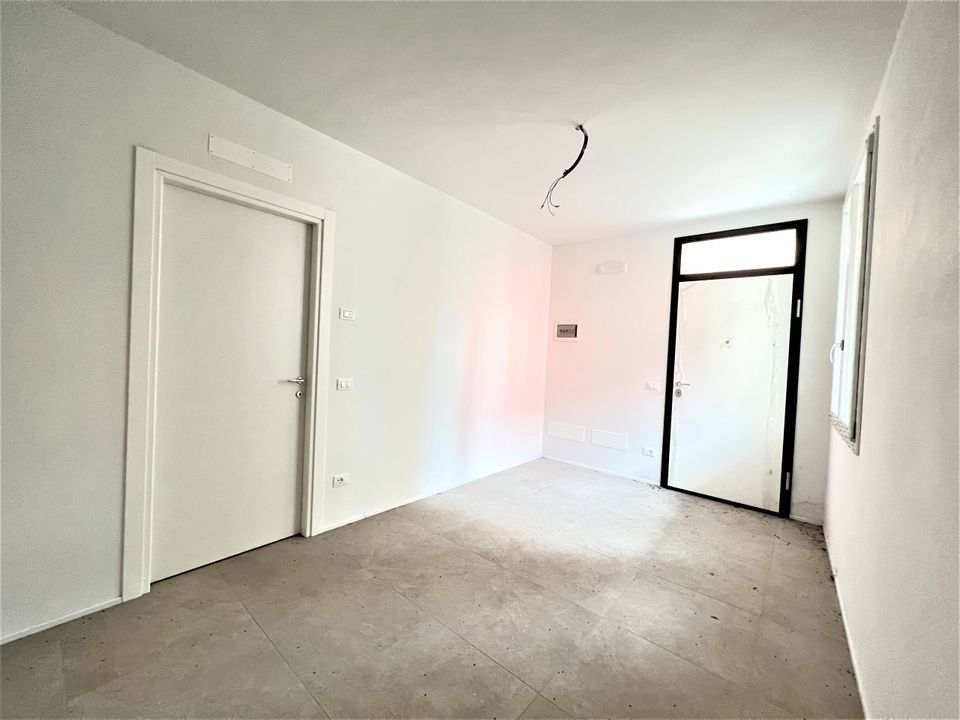 L'establiment comercial a Crevalcore, Bologna - foto 5