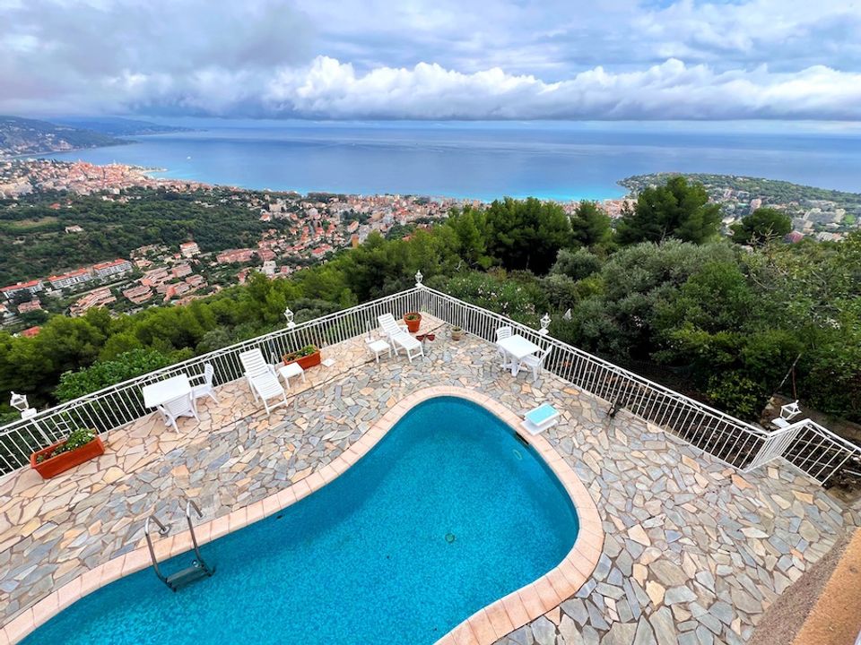 Villa i Roquebrune-Cap-Martin, Alpes-Maritimes - foto 1
