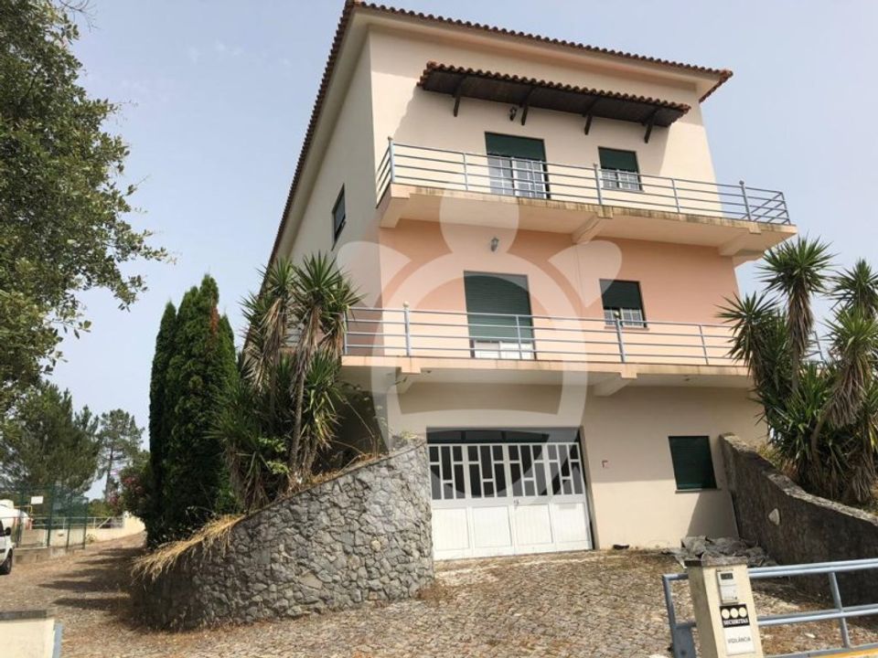 Erhvervsejendom i Alqueidao da Serra, Leiria - foto 1