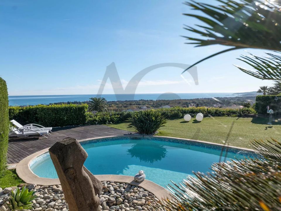 Villa i Villeneuve-Loubet, Alpes-Maritimes - foto 1