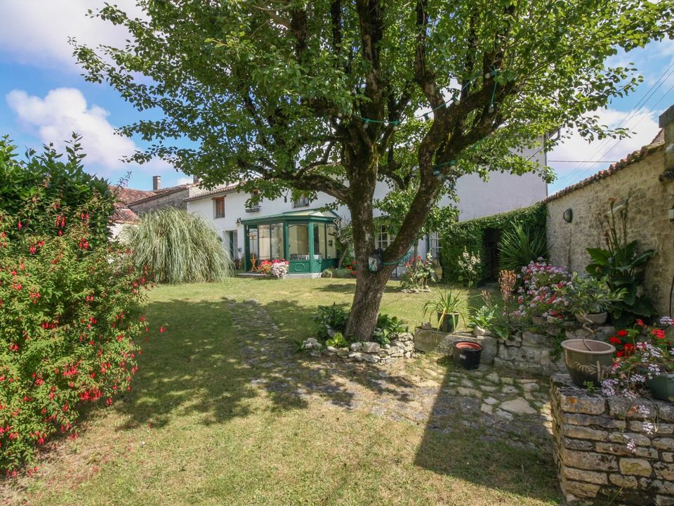 Villa a Beauvais-sur-Matha, Charente-Maritime - foto 1