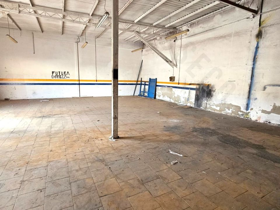L'establiment comercial a Selargius, Cagliari - foto 2