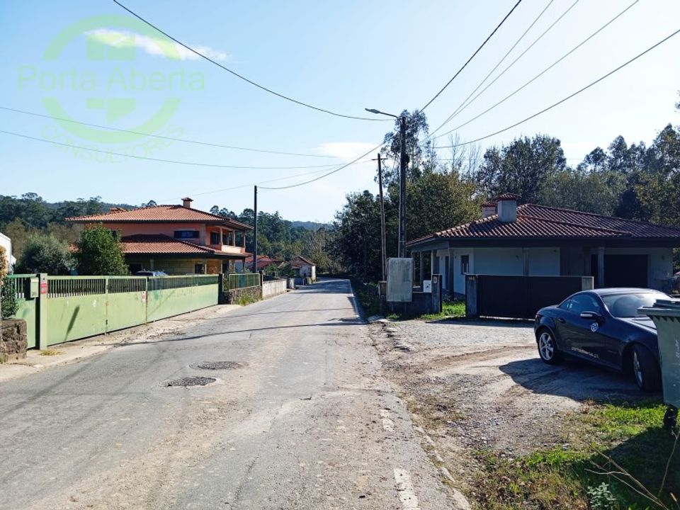 Helårsgrund i Lamelas e guimarei, Porto - foto 1
