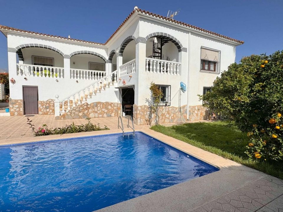 Villa i Alfaz del Pi, Alicante - foto 1