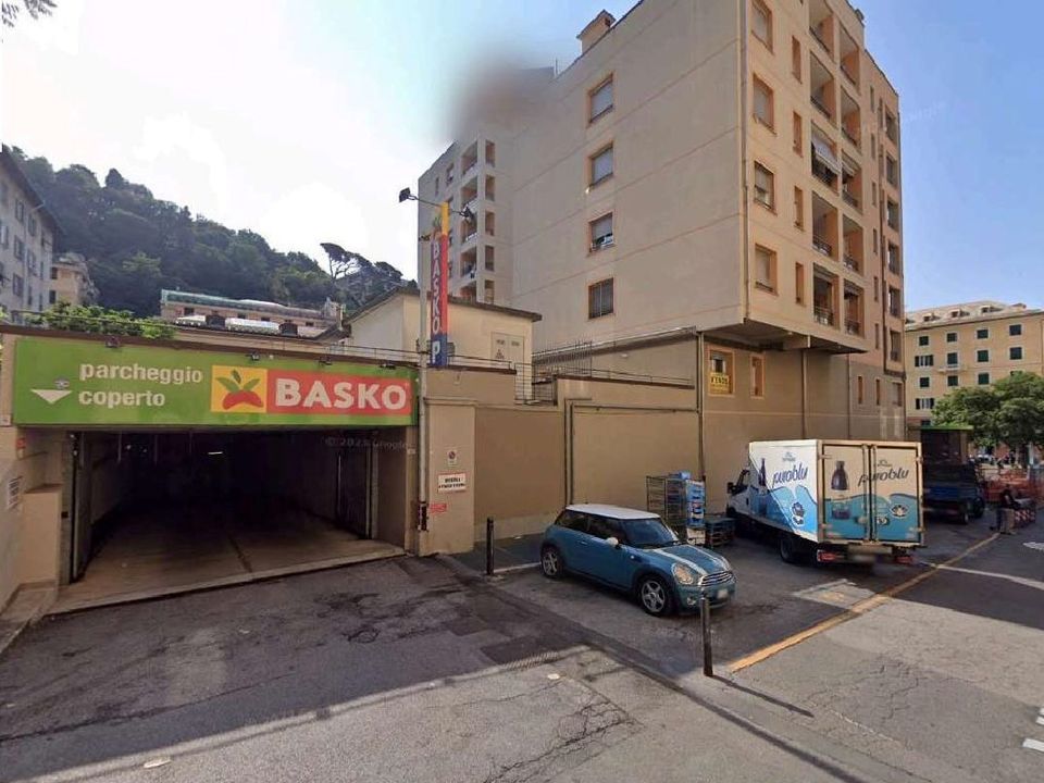 Garage i Genoa, Genoa - foto 1