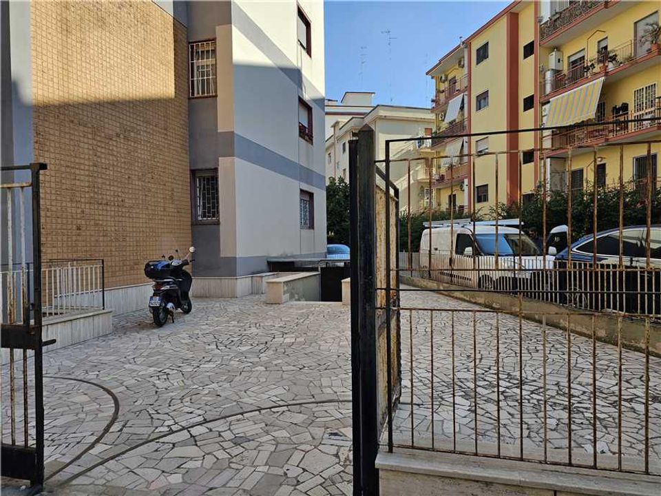 Erhvervsejendom i Bari, Bari - foto 1