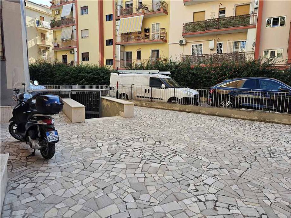 Erhvervsejendom i Bari, Bari - foto 2