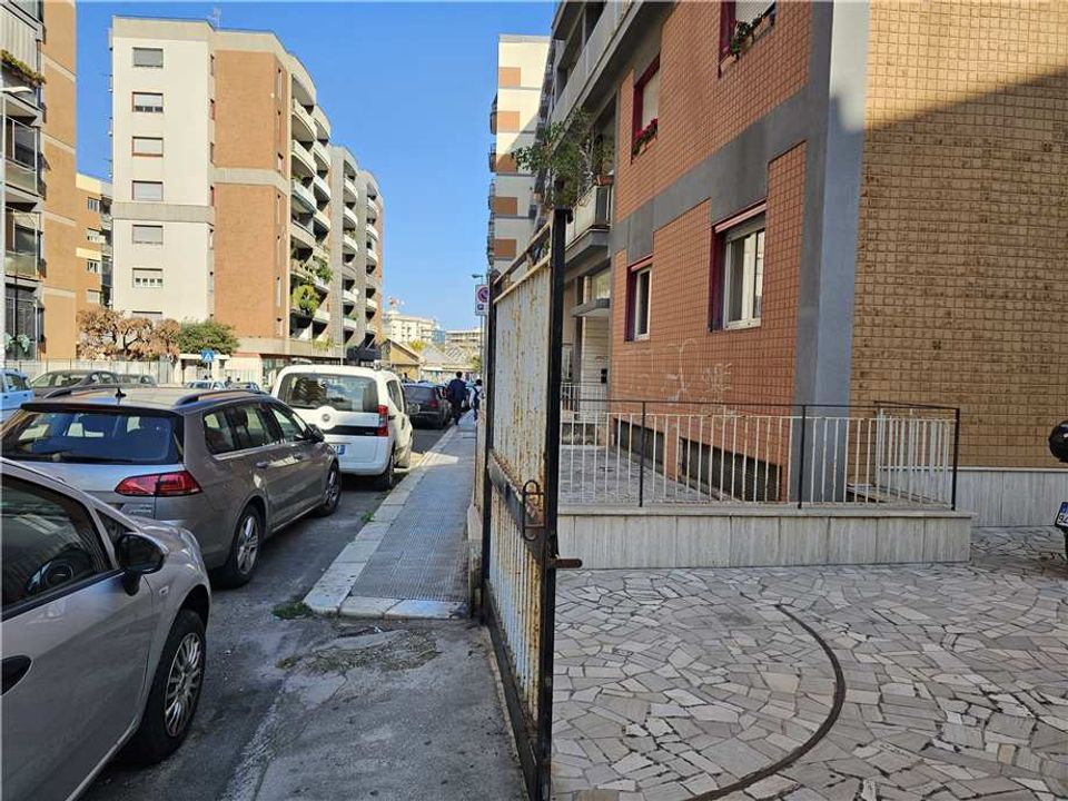 Erhvervsejendom i Bari, Bari - foto 4