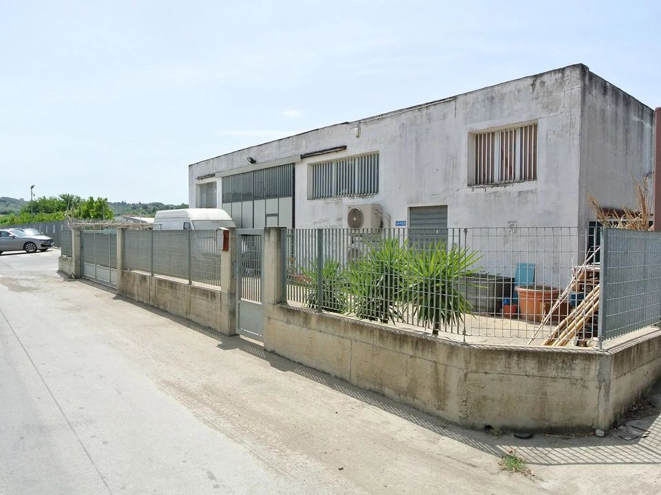 Erhvervsejendom i Montesilvano Marina, Pescara - foto 1