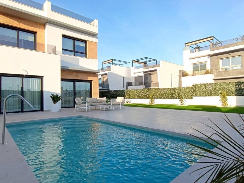 Villa en Benijofar, Alicante - foto 1