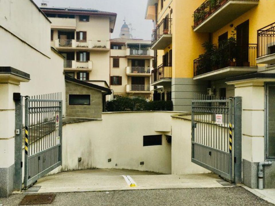 Parkeringsplads i Arluno, Milan - foto 1