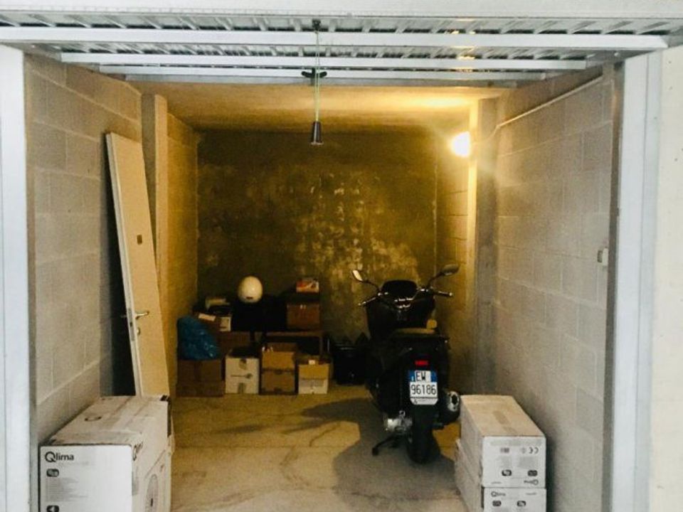 Parkeringsplads i Arluno, Milan - foto 2
