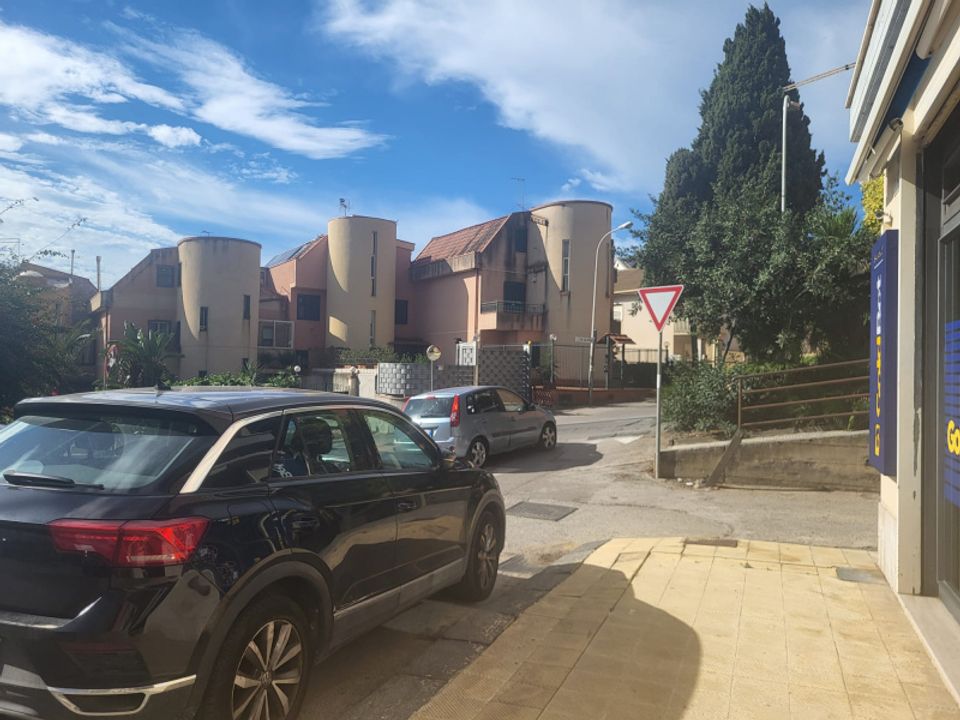 Erhvervsejendom i Caltanissetta, Caltanissetta - foto 3
