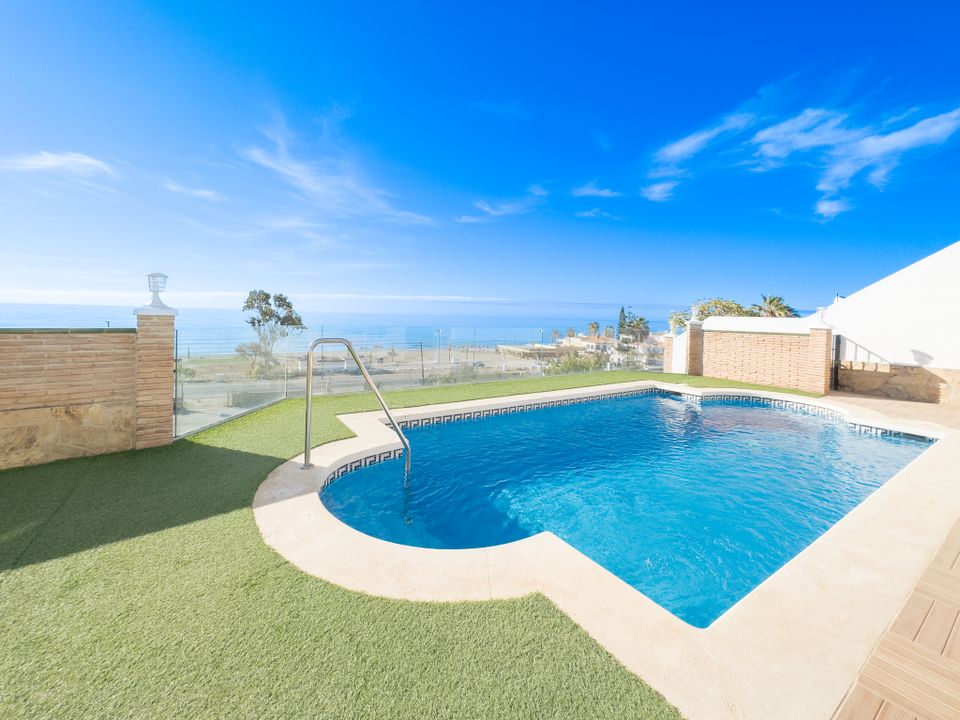 Villa i Torrox Costa, Malaga - foto 1