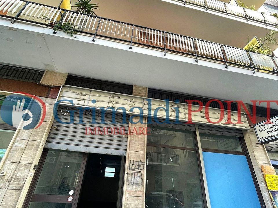 Commercial property in Lecce, Lecce - photo 1