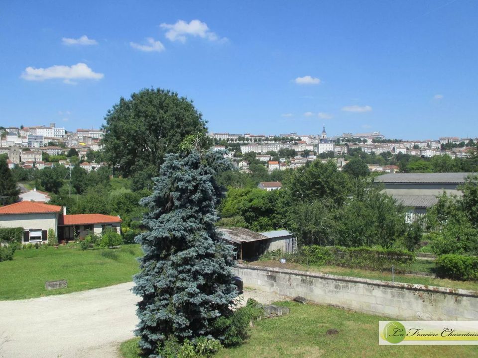 Helårsgrund i Angouleme, Charente - foto 1