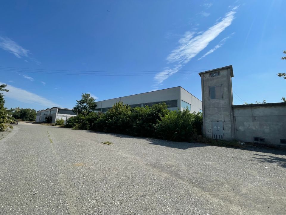 Erhvervsejendom i Pieve Porto Morone, Pavia - foto 1