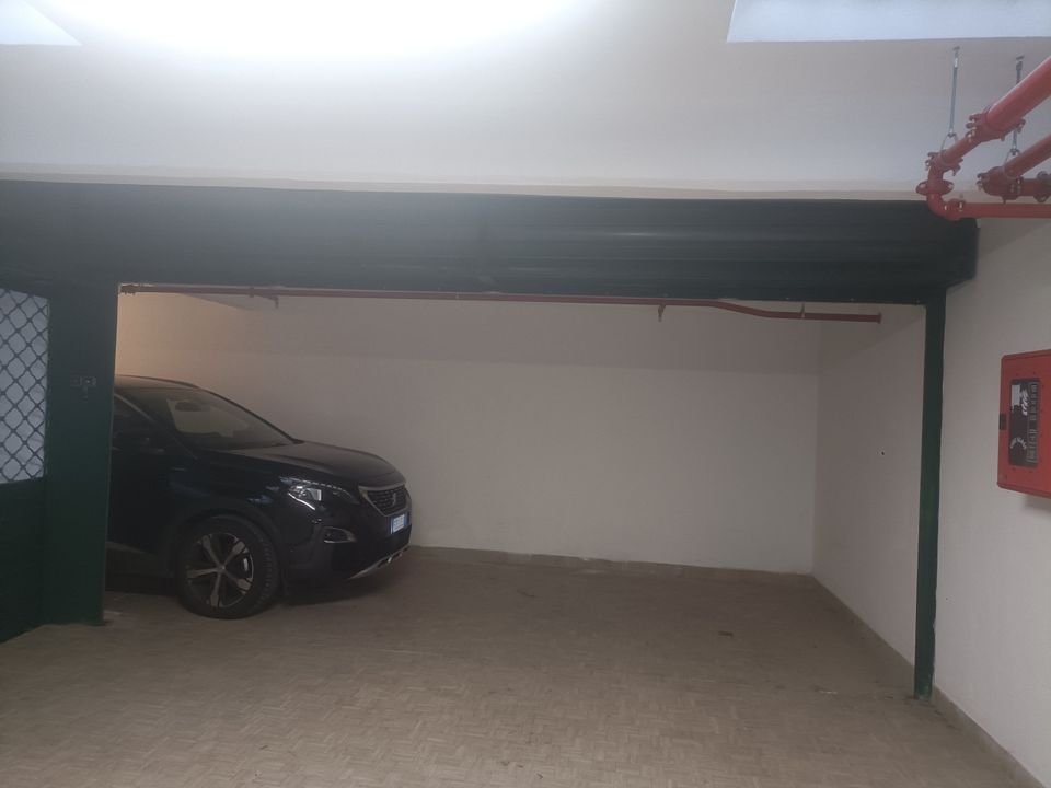 Garage i Genoa, Genoa - foto 1