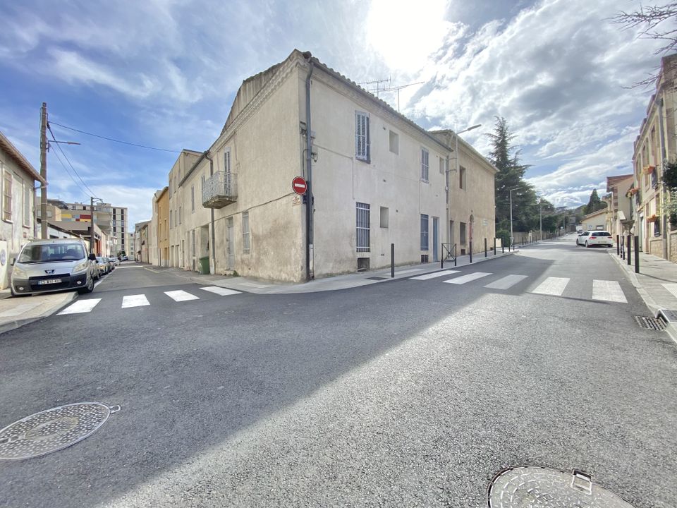 Erhvervsejendom i Nimes, Gard - foto 1