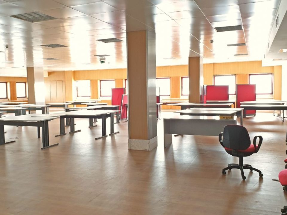 Commercial property in Carnaxide, Lisbon - photo 5