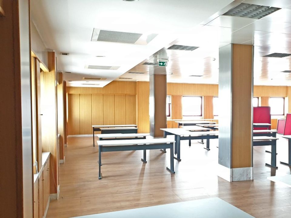 Commercial property in Carnaxide, Lisbon - photo 4