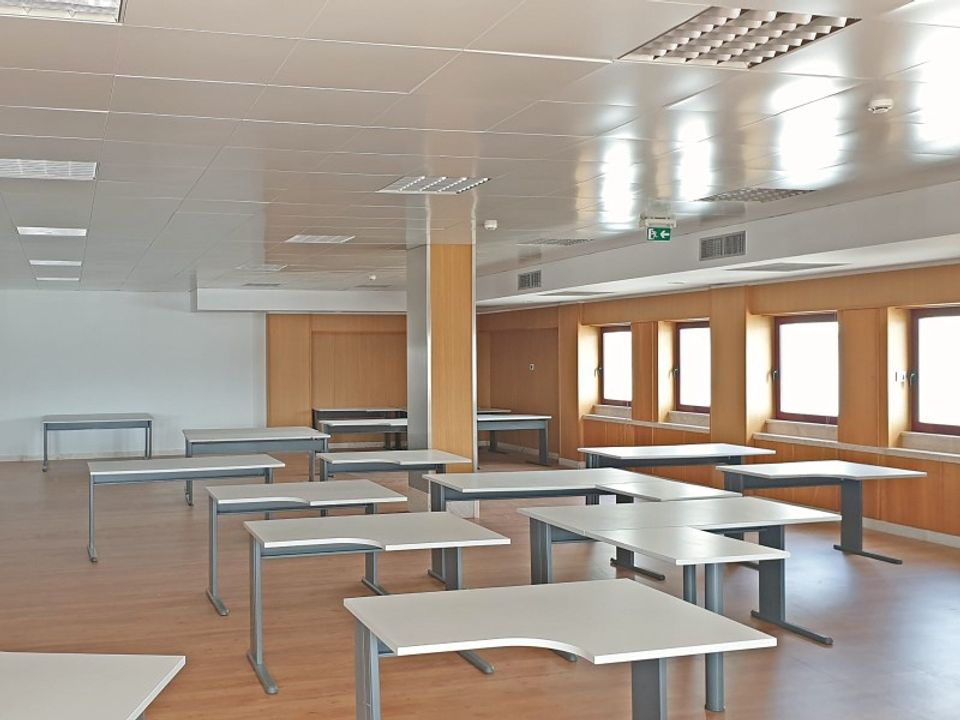 Commercial property in Carnaxide, Lisbon - photo 3