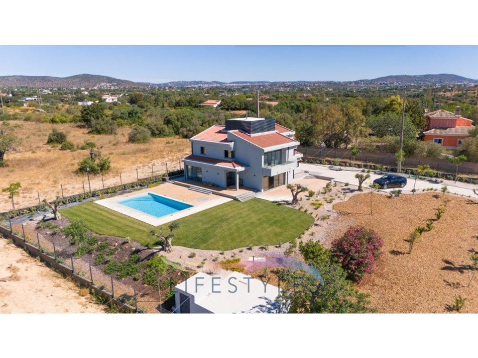 Villa i Quarteira, Faro - foto 1