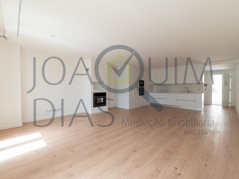 Villa a Rio de Mouro-Estacao, Lisbon - foto 1