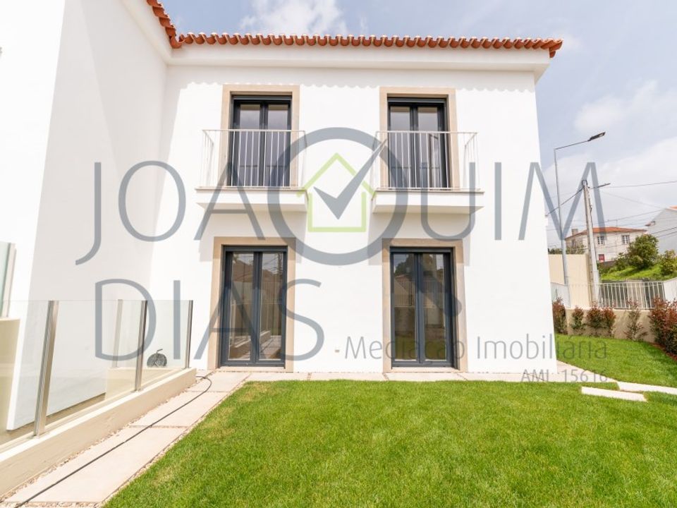Villa i Rio de Mouro-Estacao, Lisbon - foto 1