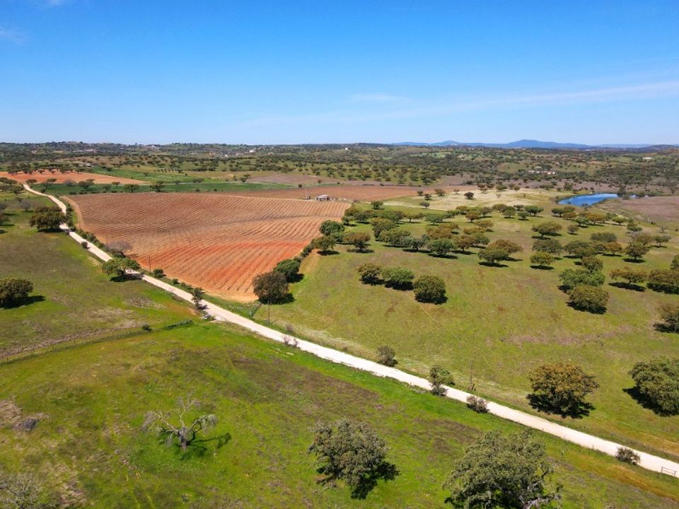 Helårsgrund i Santiago Maior, Evora - foto 1