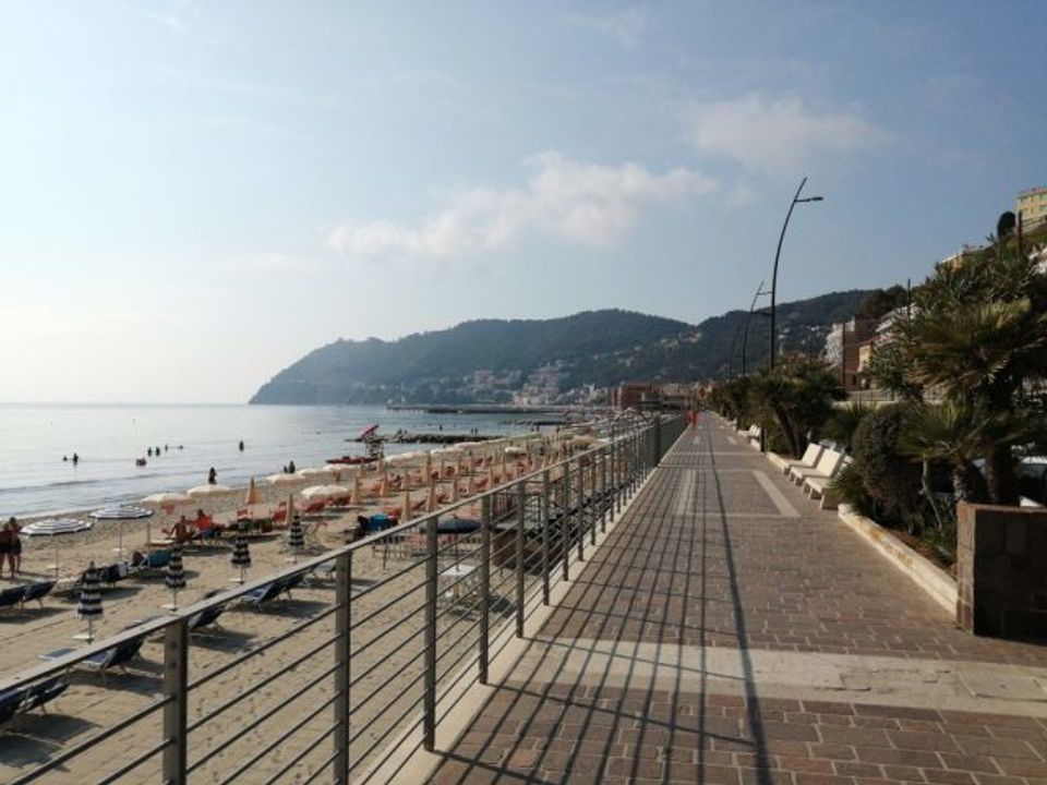 Erhvervsejendom i Alassio, Savona - foto 1