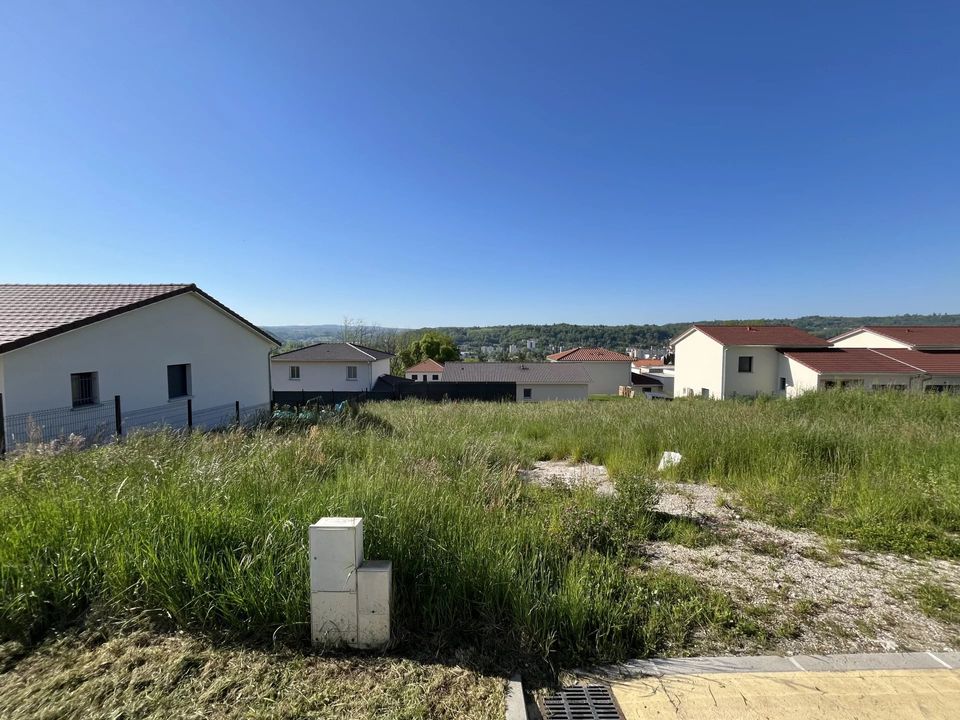 Helårsgrund i Bourgoin-Jallieu, Isere - foto 1