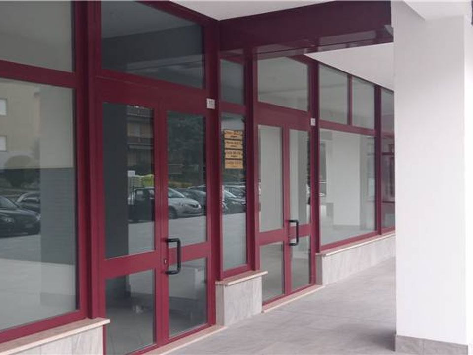 Propiedad comercial en Matelica, Macerata - foto 1