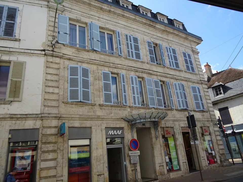 Erhvervsejendom i Cosne-Cours-Sur-Loire, Nievre - foto 1