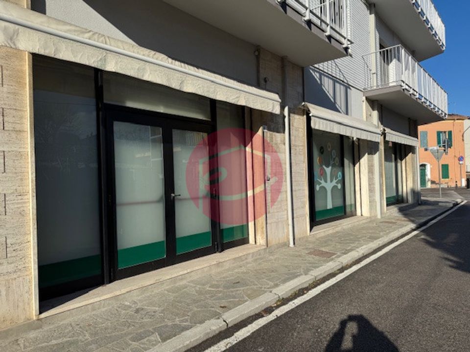 Erhvervsejendom i Santarcangelo Di Romagna, Rimini - foto 1
