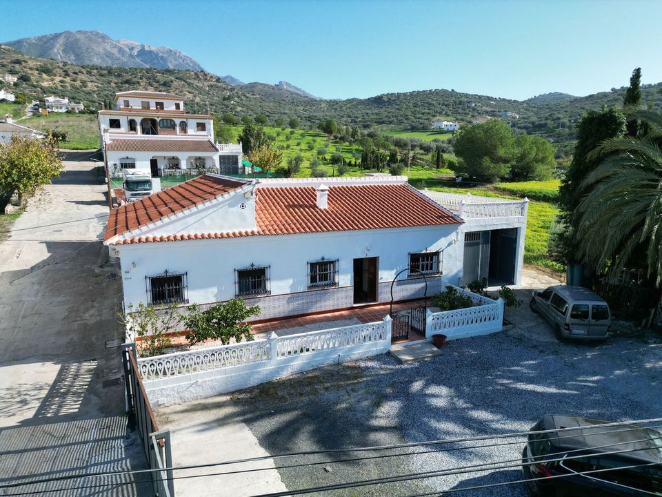 Villa i Alcaucin, Malaga - foto 1
