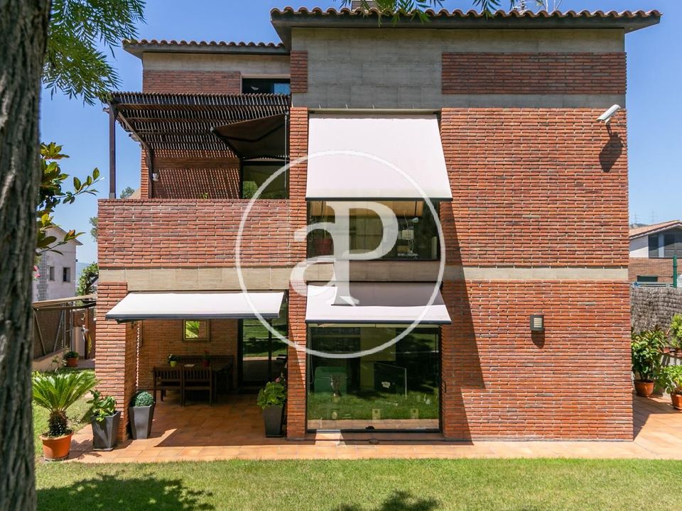 Villa - Sant Just Desvern, Barcelona - photo 1