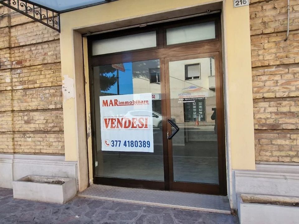 Erhvervsejendom i Montesilvano Marina, Pescara - foto 1