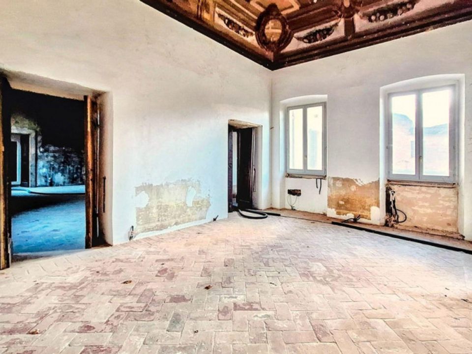 L'establiment comercial a Foligno, Perugia - foto 1