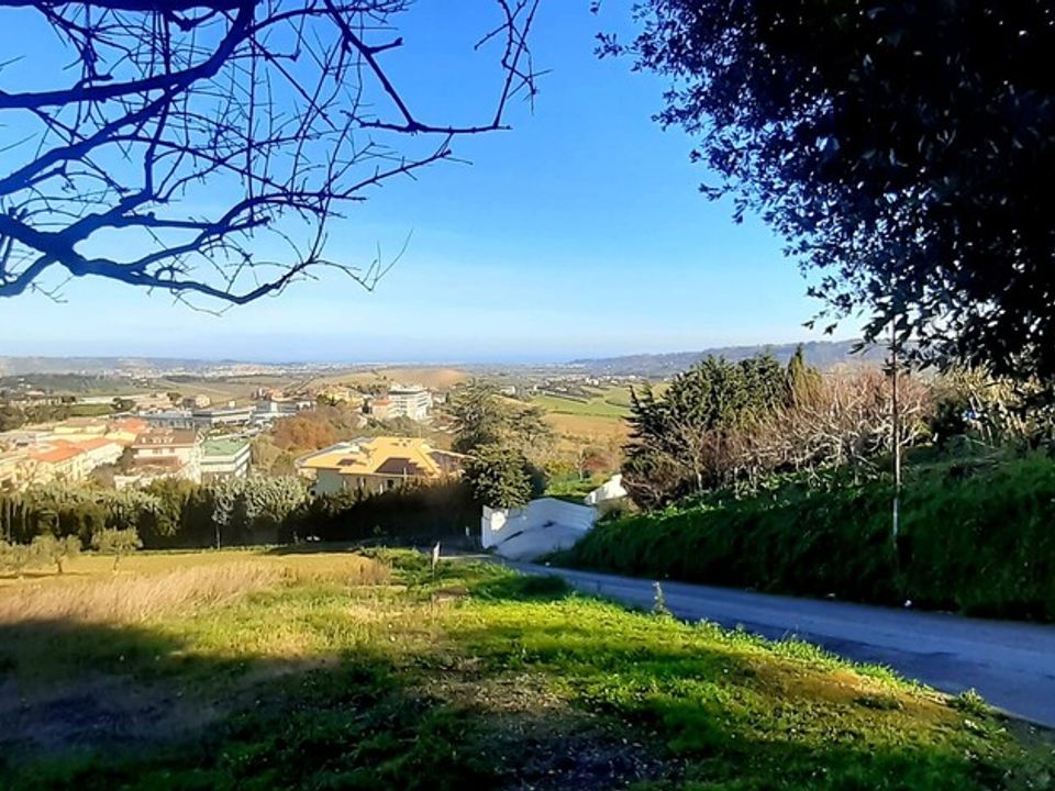 Helårsgrund i Montegranaro, Fermo - foto 1