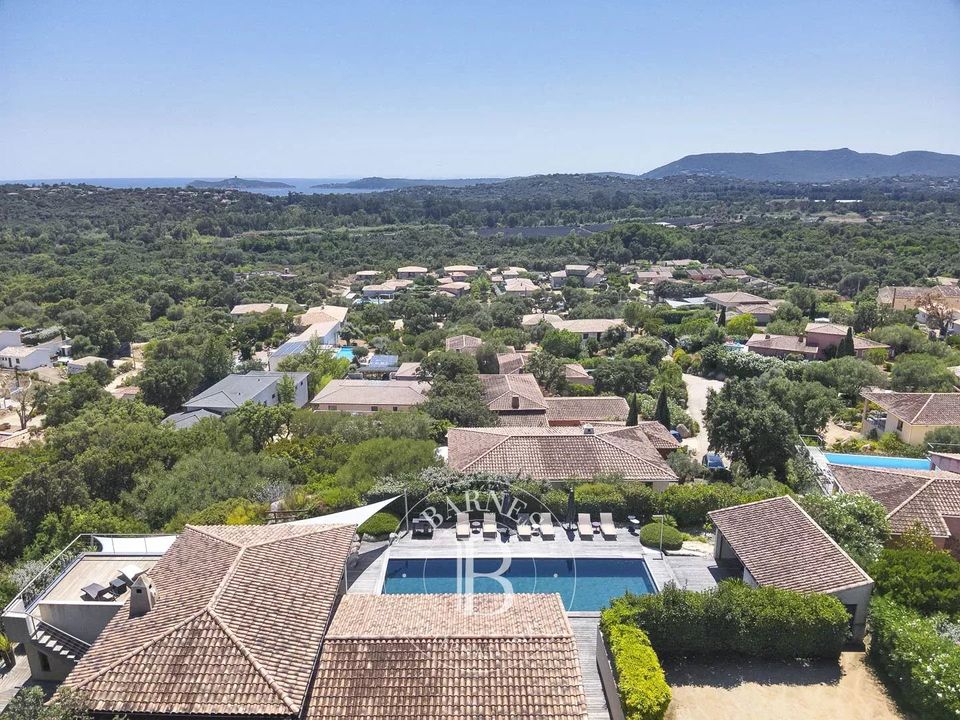 Villa in Sainte-Lucie de Porto-Vecchio, Corse-du-Sud - foto 1