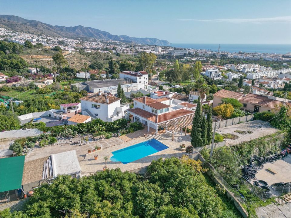 Villa i Nerja, Malaga - foto 1
