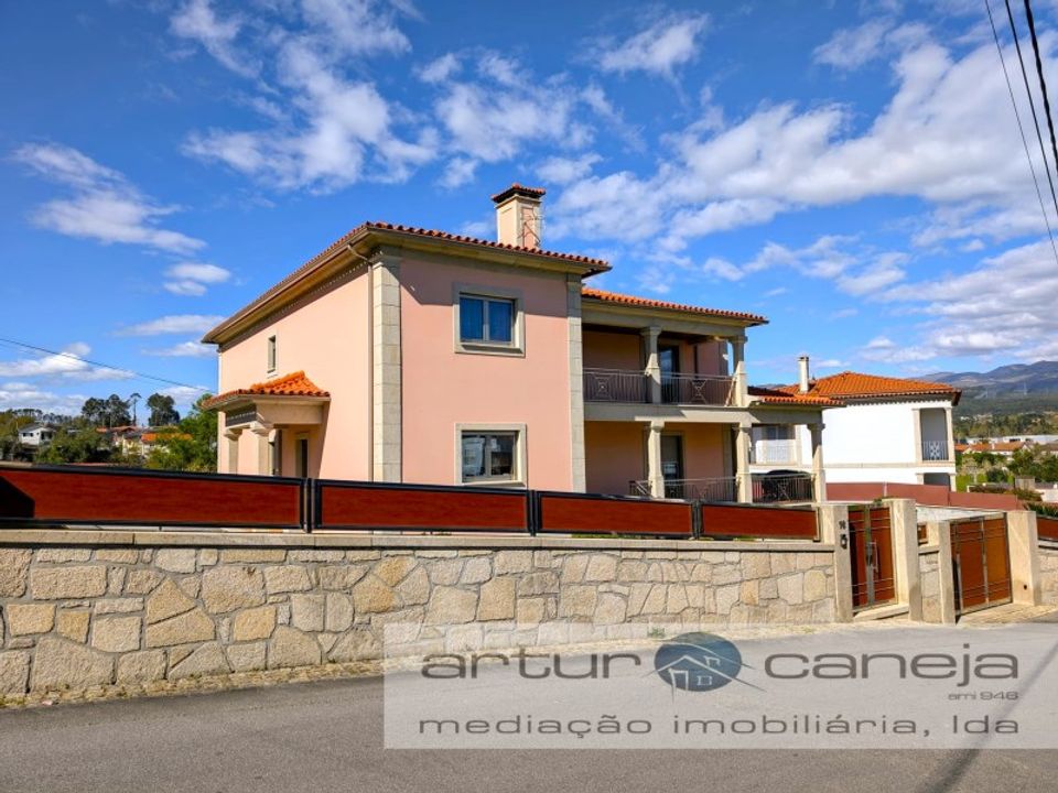 Villa i Arcos de Valdevez, Viana do Castelo - foto 1