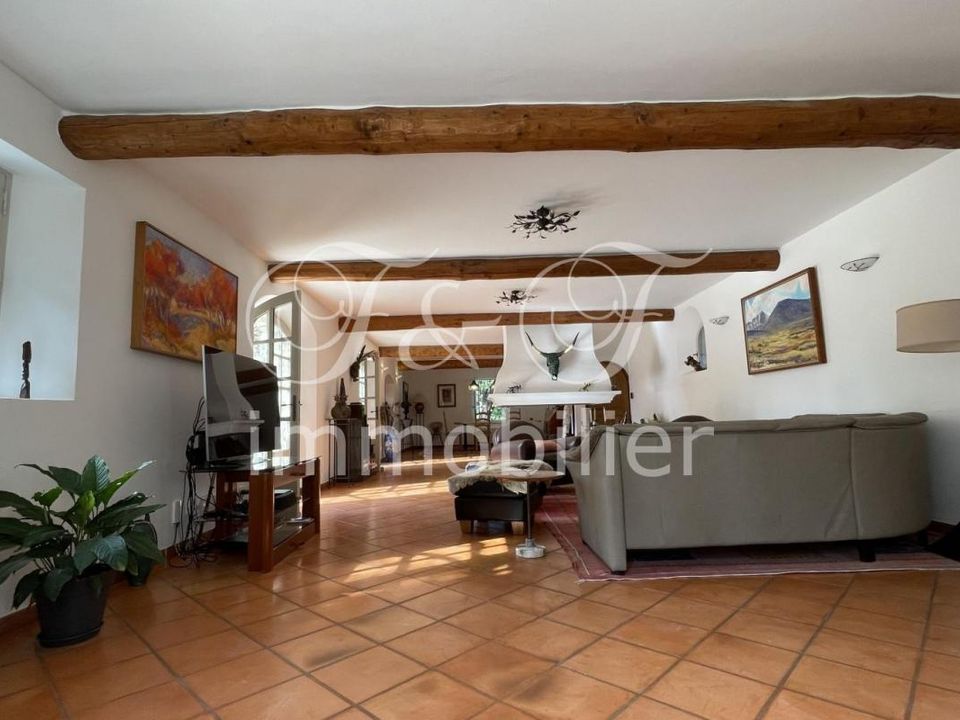 Villa in L'Isle-sur-la-Sorgue, Vaucluse - photo 2