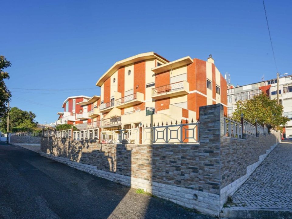 Villa i Rio de Mouro-Estacao, Lisbon - foto 1