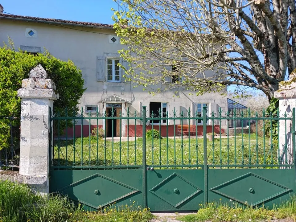 Villa i Salles-Lavalette, Charente - foto 1